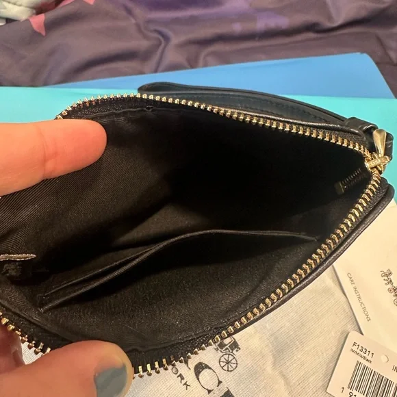 NWT COACH SINGLE CORNER ZIP WRISTLET MILK/BLACK LEGACY JACQUARD 13311 - Picture 11 of 15